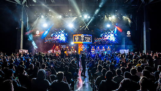 Crowd looking at the main stage of the 2018 Halo World Championship