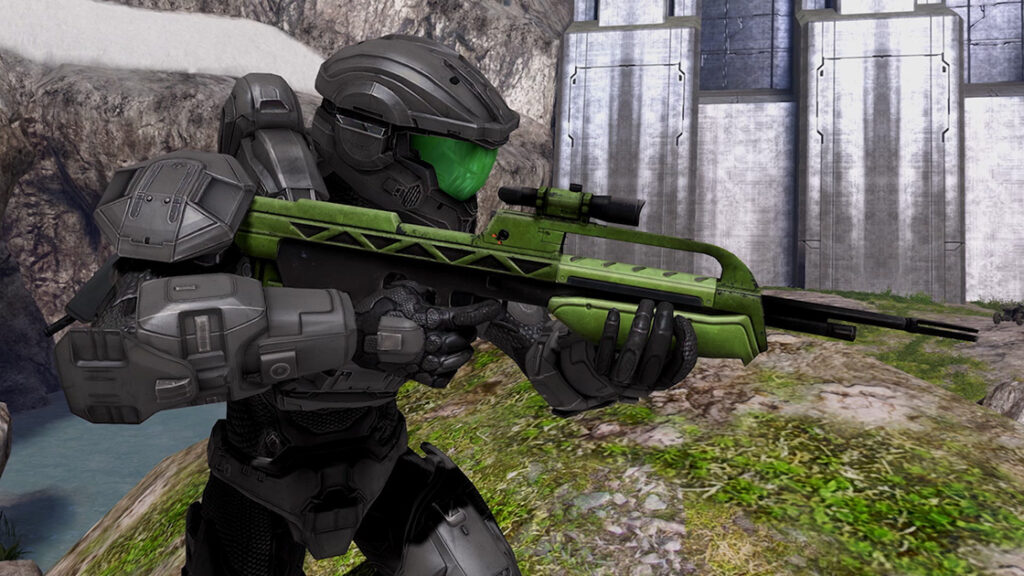 Grey Spartan holding the Battle rifle with the Lucky Shot green Battle Rifle skin.