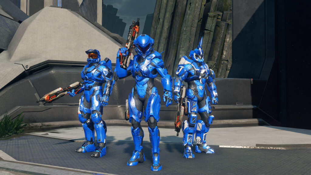 Three blue Spartans from Halo 5 stand ready.