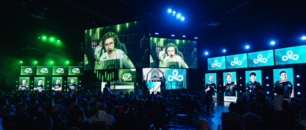 Optic vs Cloud9 on the Raleigh Mainstage