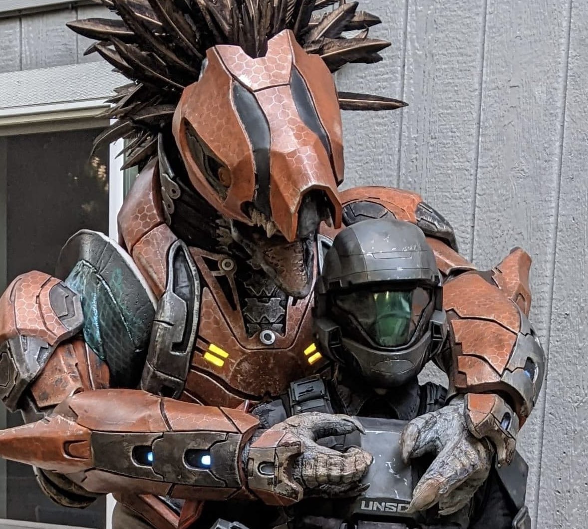 WexyLex Skirmisher cosplay posing with an ODST cosplayer
