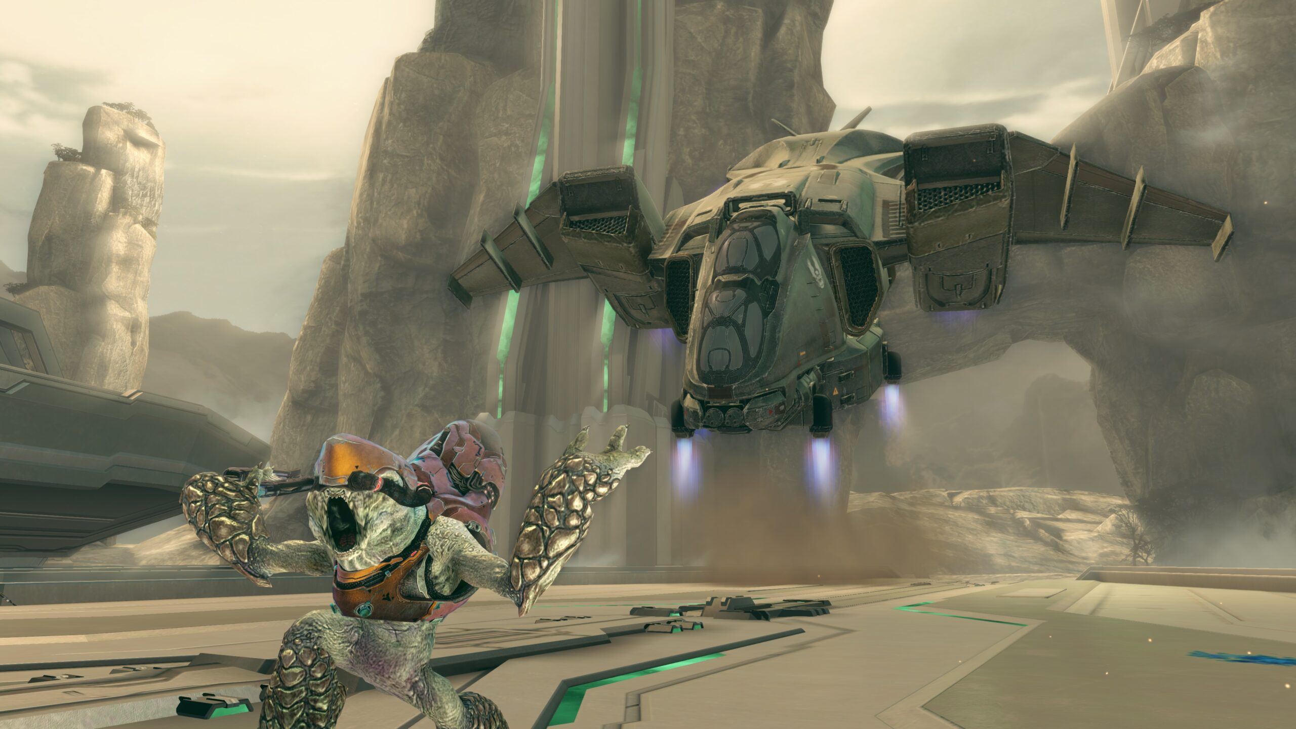 Halo 4 Spartan Ops in-game screenshot of a Grunt screaming while running away from a Pelican dropship's surprise appearance