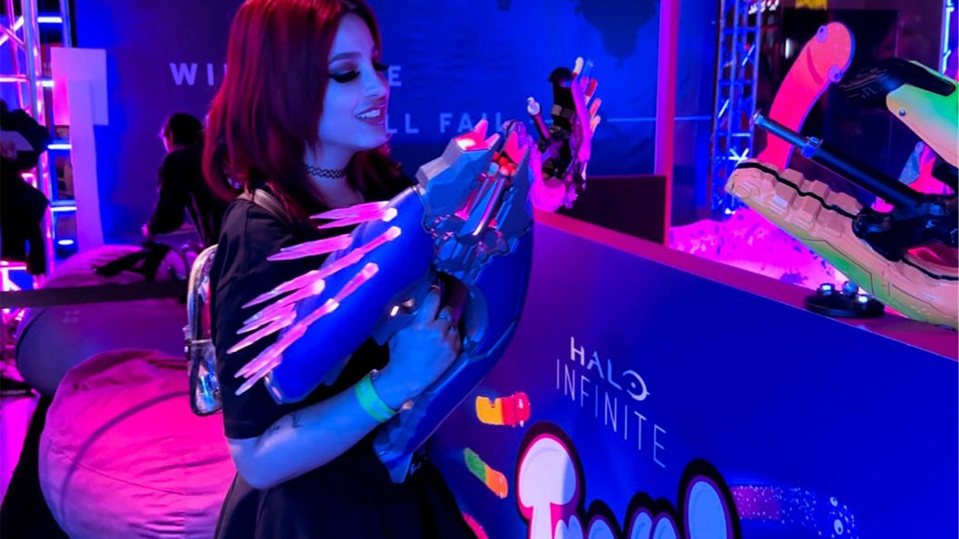 Image of Aimee Saturne holding a Needler at HaloWC 2022