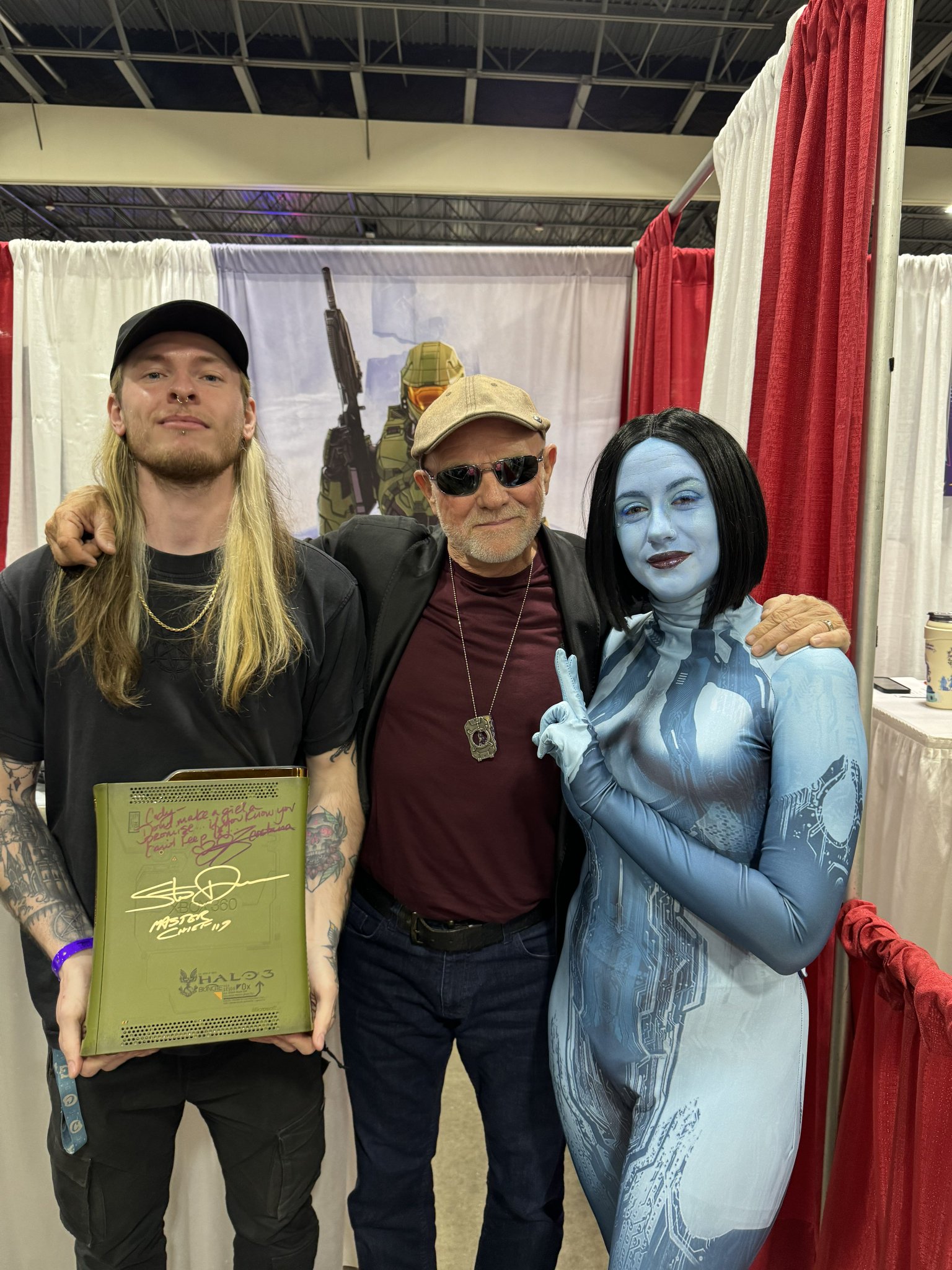 Photo of LaSinity cosplaying as Cortana with her partner "Womp" and Steve Downes