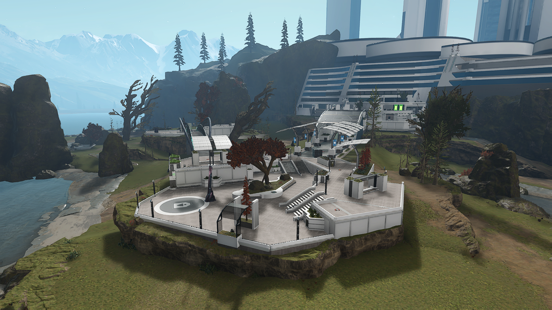 “Beachhead” Forge map. A recreation of a public park in New Alexandria on Reach. A marble plaza featuring ornamental trees and covered promenades stands on a stone plateau in the middle of a grassy field near the city’s waterfront.