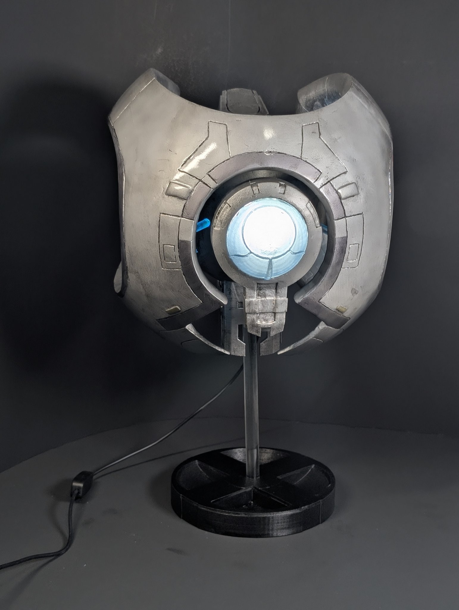 A lamp shaped like 343 Guilty Spark built by HOIDA247.