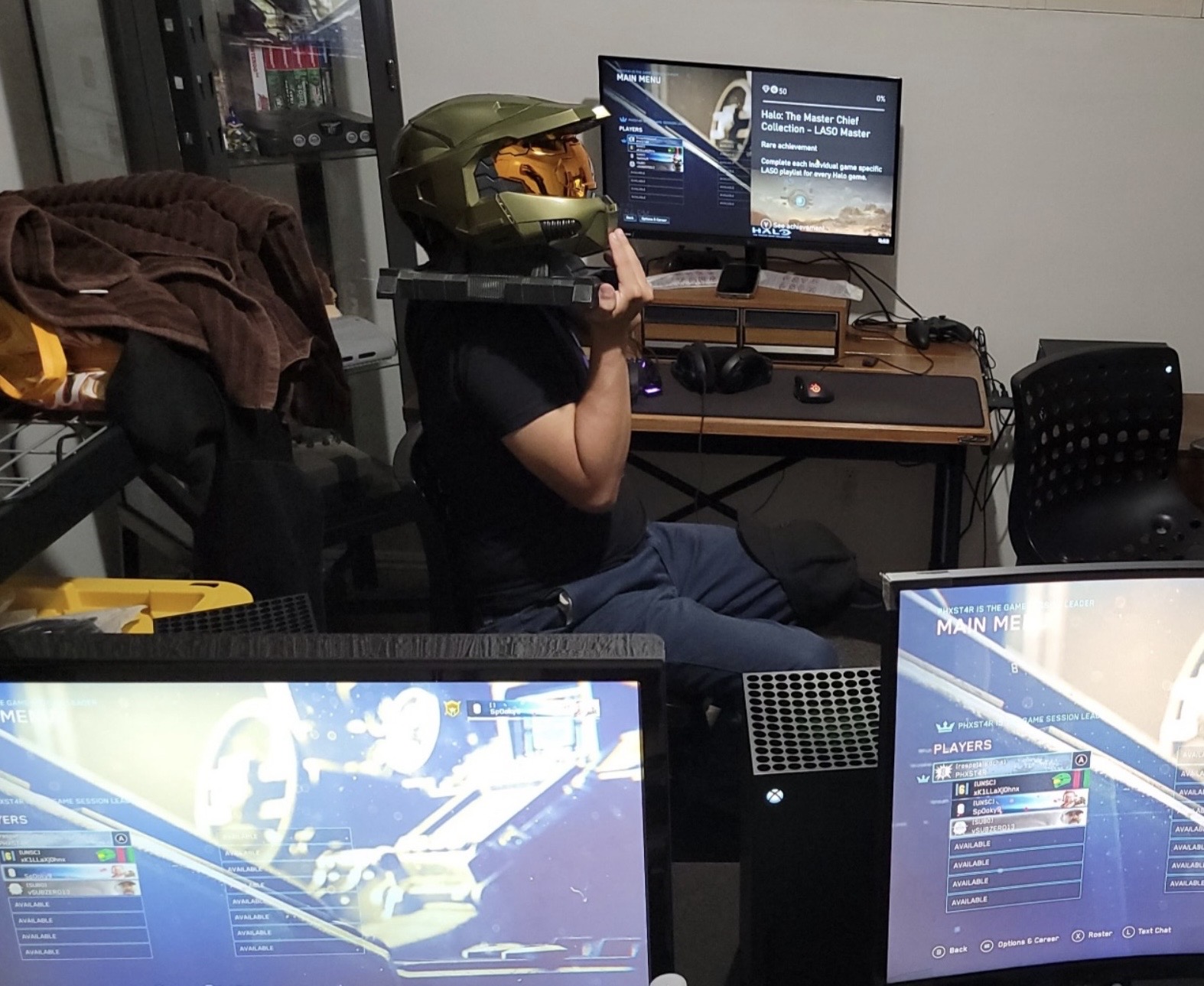 PHXSTR conceals his face with a Master Chief helmet while showing off a LASO Master achievement in Halo: The Master Chief Collection.