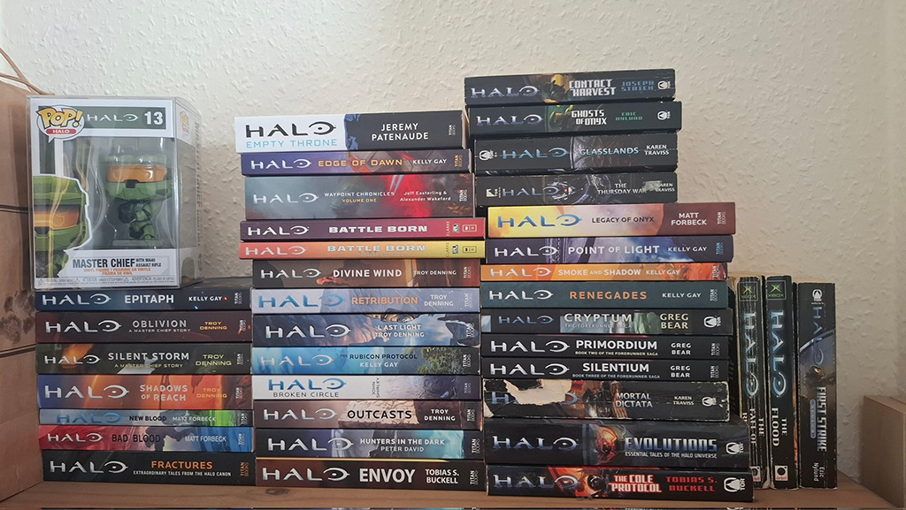 Briarfox13's collection of Halo books.